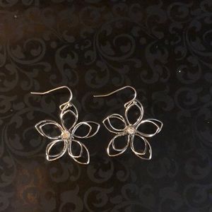 Silver wire flower earring